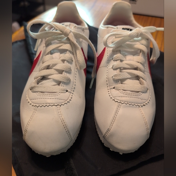 Nike White Leather Sneakers. "Forrest Gump" Style. Size 7 Ladies. - Picture 2 of 5